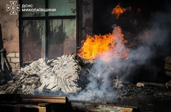 У Миколаєві росіяни атакували відділення пошти та склади, де зберігалися овочі