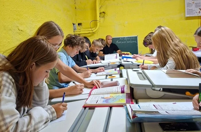 Повітряна тривога – не кінець уроку: у школах Києва запроваджено нові правила