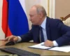 Загубив курсор і подякував комп’ютеру: відео, як 73-річний Путін голосував, підірвало мережу