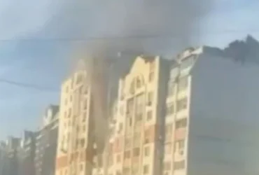 У Печерському районі столиці дрон влучив у багатоповерхівку (відео)