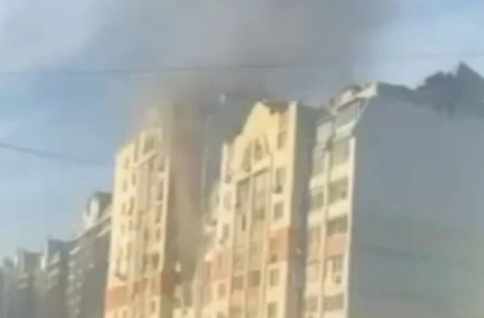 У Печерському районі столиці дрон влучив у багатоповерхівку (відео)