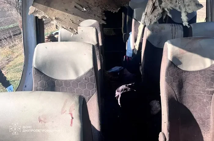 Удар по рейсовому автобусу на Нікопольщині. Президент зробив заяву