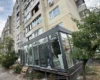 Замість балкона – прибудова для бізнесу: на Оболоні виникли суперечки через самобуд