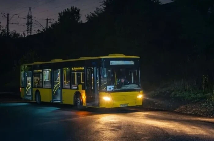 У Києві вночі курсуватимуть автобуси від Центрального вокзалу: схеми та графік