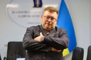 Місяць відмовився від мандата народного депутата