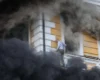 «Як 11 вересня у Нью-Йорку»: шокуючі кадри порятунку людей із охопленої вогнем Академії наук