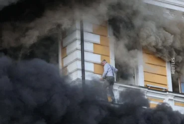 «Як 11 вересня у Нью-Йорку»: шокуючі кадри порятунку людей із охопленої вогнем Академії наук