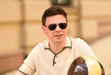 Уряд забронював телеведучого Дмитра Комарова