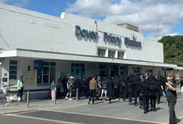 У Великиій Британії протестувальники проти міграції заблокували дороги до порту Дувр