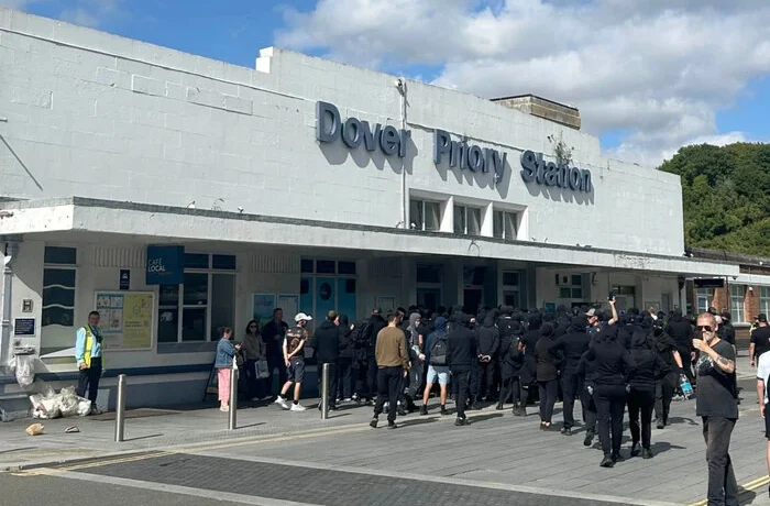 У Великиій Британії протестувальники проти міграції заблокували дороги до порту Дувр