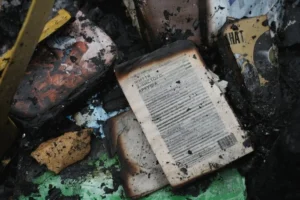 Книжки в Україні можуть подорожчати: як російські атаки впливають на ціни