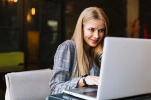 Штучний інтелект допоможе вчителям із рутиною. Google запускає безоплатний курс