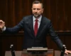 «Цькування українців має межі»: міністр оборони Польщі емоційно відповів опозиції