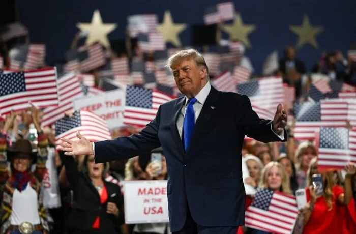 $5 тис. кожному американцю. Трамп пообіцяв виплати у разі перемоги республіканців на виборах