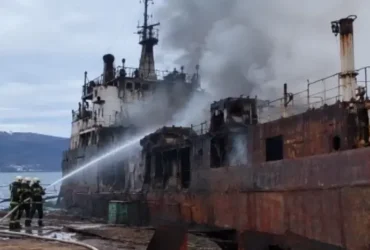 Пожежа на судні біля Камчатки: пошуки зниклих моряків не дали результату