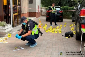 Понад 20 пострілів упритул: у Києві скоєно замах на директора клініки репродуктології