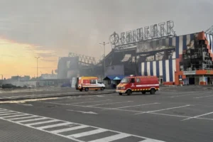 Працівники до останнього рятували ТЦ. Росія шістьма ударами знищила «Епіцентр» у Миколаєві