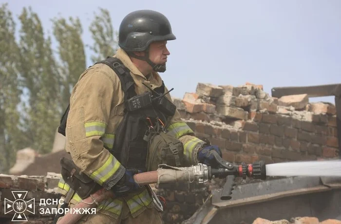 Росіяни атакували залізничне підприємство у Запоріжжі: постраждали понад 10 людей