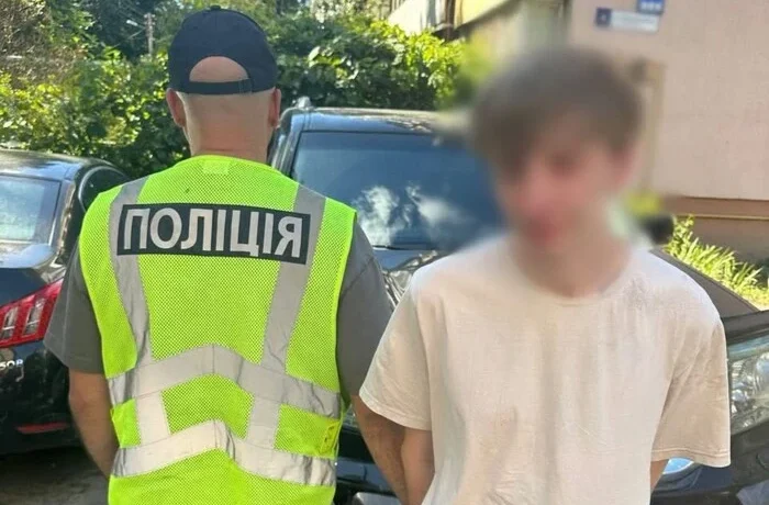 Затримано 24-річного киянина, який підозрюється у торгівлі гранатами та набоями