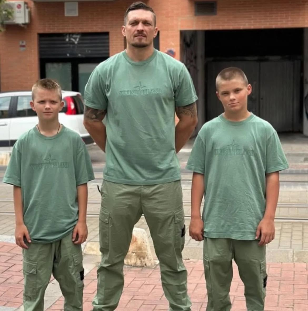 Олександр Усик із синами