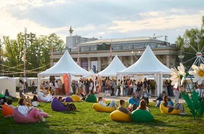 «Книжкова країна» змінює формат: у Києві відбудеться понад 40 подій (програма)