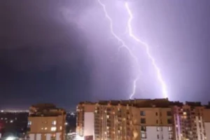 Гроза накриє Київ і область: синоптики оголосили жовтий рівень небезпеки