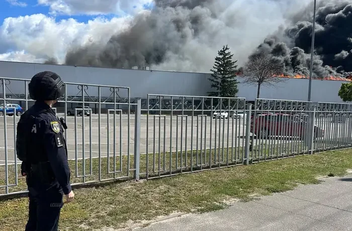Атака на тютюнову фабрику в Прилуках. Поліція показала кадри з місця удару