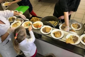 Безкоштовний обід у школі – кращі оцінки? Вчені перевірили зв’язок