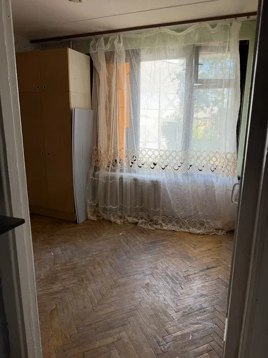 У квартирі збережено старі дерев’яні вікна