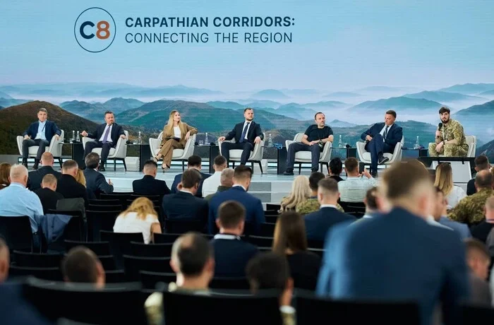 Карпатський саміт: Словаччина передала Україні перші електровози