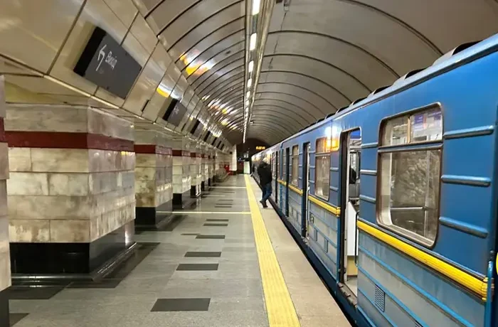 Машиніст розповів, які найдивніші речі пасажири забували в київському метро