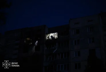 Рятувальники показали наслідки удару по багатоповерхівці в Києві