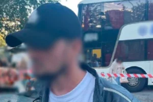 На одній зі столичних автостанцій поліція затримала чоловіка з гранатою