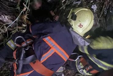 У Фастові чоловік упав у погріб і опинився в пастці: довелося кликати рятувальників