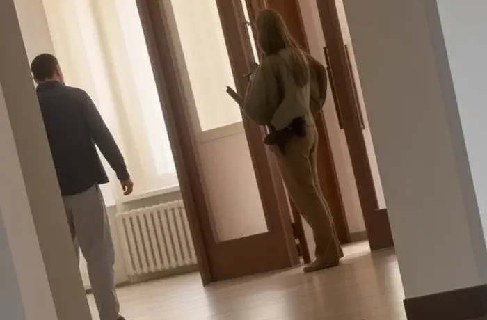 Люди з автоматами перекрили вхід до університету на Львівщині: з’явилося пояснення