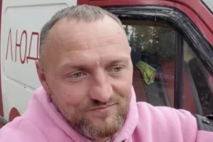 Волонтер Пуришев, який їздив до Москви рятувати сина, повернувся в Україну