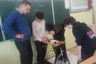 Шкільний розклад збурив мережу: учитель праці розклав по поличках, чим важливий його предмет
