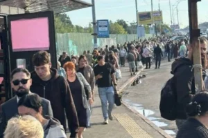 Київ охопив транспортний колапс на тлі тривалої тривоги