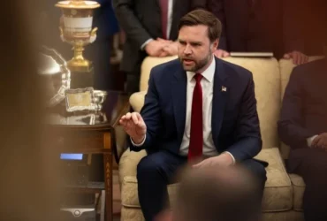 Венс контактував із військовими командувачами щодо оцінки війни з Іраном – NYT