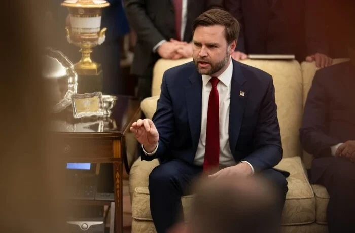 Венс контактував із військовими командувачами щодо оцінки війни з Іраном – NYT