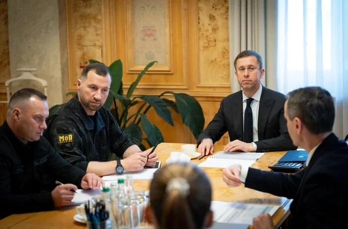 Корецький доручив усунути затримки з ідентифікацією тіл репатрійованих