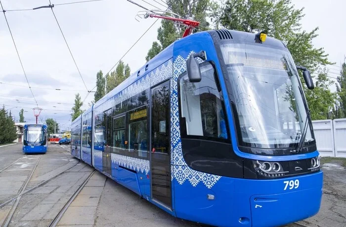Екстрені відключення зупинили електротранспорт у двох районах Києва
