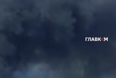 Ворожі дрони атакували Київ, у Дніпровському районі палають склади