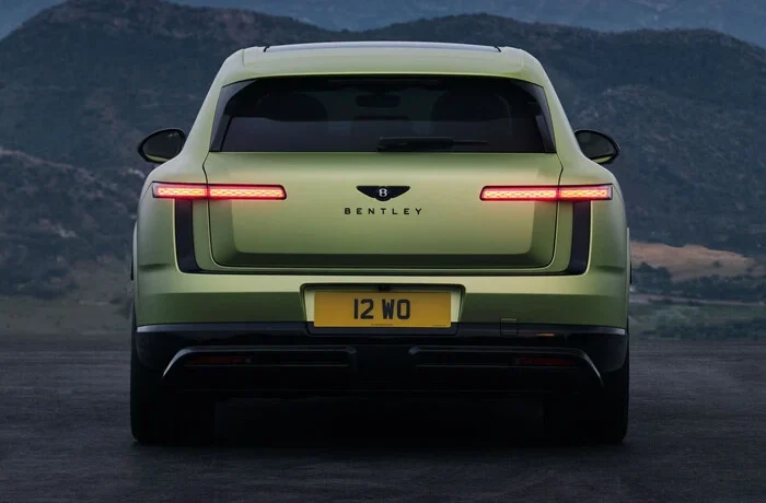 Bentley представила перший електромобіль в історії бренду