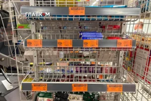 Кияни розібрали частину продуктів в одному з АТБ: що залишилося на полицях. Фоторепортаж