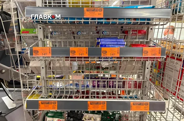 Кияни розібрали частину продуктів в одному з АТБ: що залишилося на полицях. Фоторепортаж