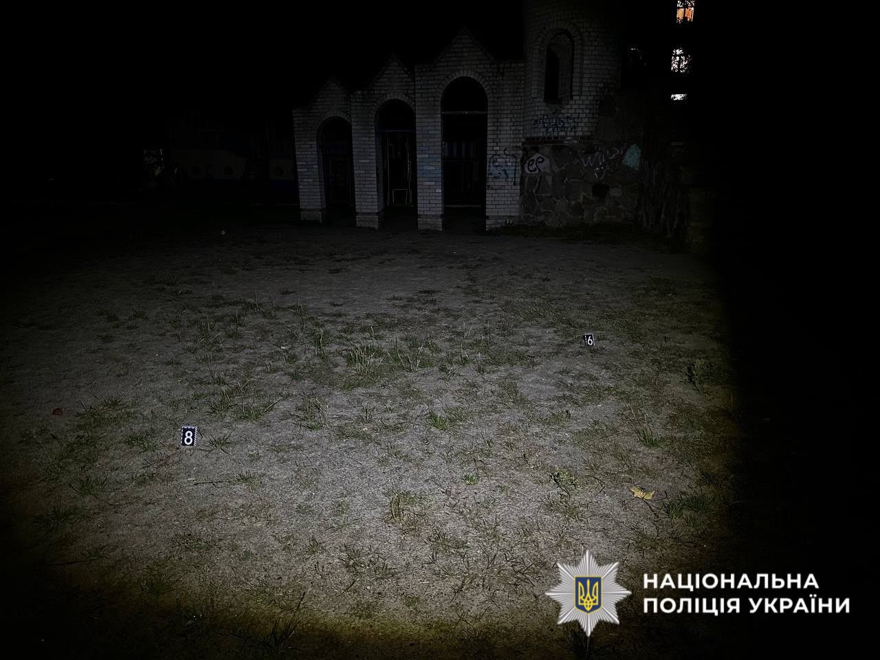 На Київщині чоловік влаштував стрілянину біля дитячого майданчика, є поранені фото 1