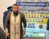 «Ставлю свічку «За здравіє», а батюшка співає «За упокій». Скандал зі стелою пам’яті у Полтаві