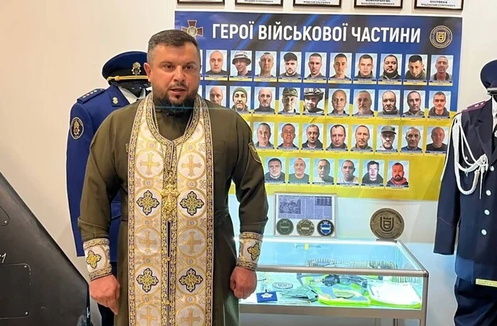 «Ставлю свічку «За здравіє», а батюшка співає «За упокій». Скандал зі стелою пам’яті у Полтаві