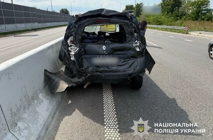 На Броварщині вантажівка зіткнулася з Renault, травмовано дівчину-підлітка